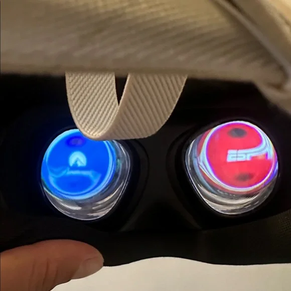 Meta Quest 3S+Batman Download with Controllers Fully functional With no Issues - Picture 9 of 9